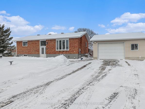 1059 Flynn Ave, Ottawa, ON K7S 3G7