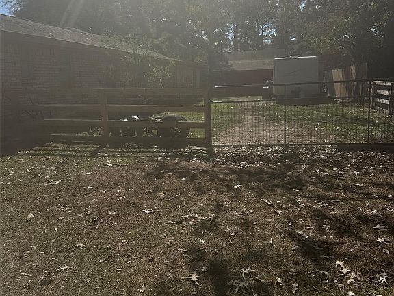 5th image of 29525 Geneva Dr