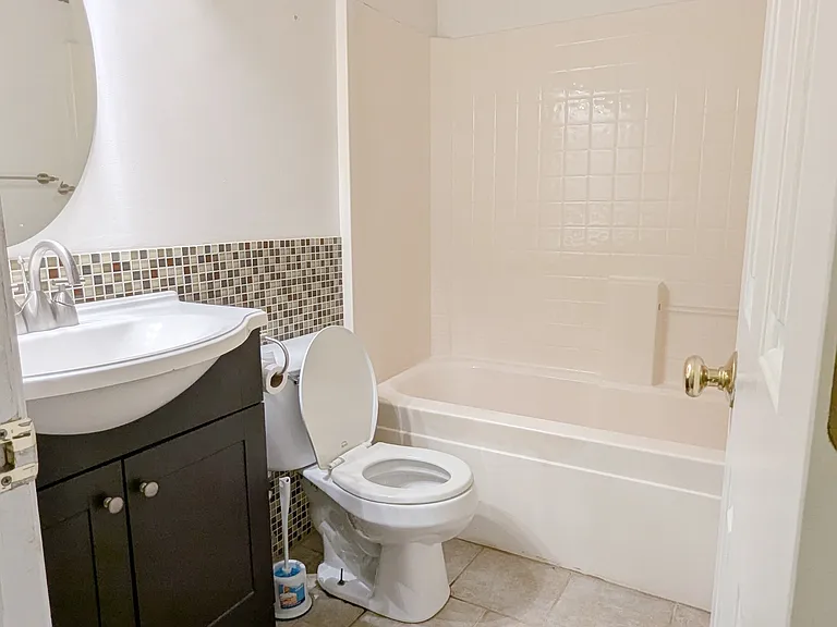 1014 Primrose Ln — Photo 6