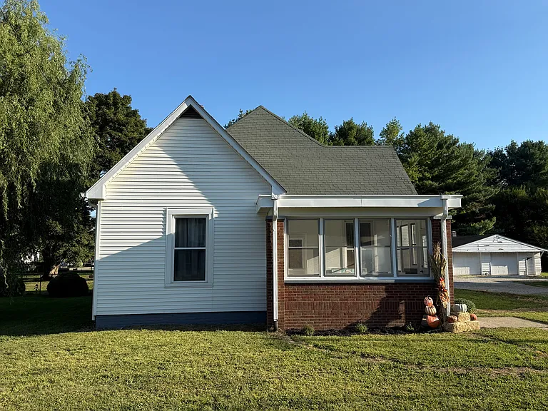 304 E Main St — Photo 4