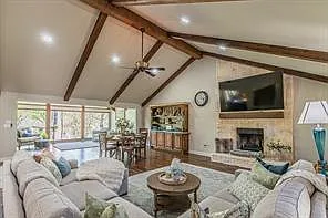 4 bed, 3.5 bath, 3354 sqft, $4,200 — Photo 3