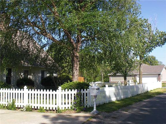 3rd image of 9 Sandridge Dr