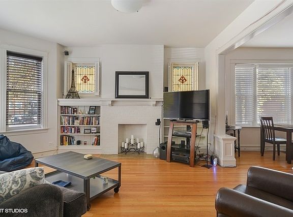 4th image of 2203 W Giddings St