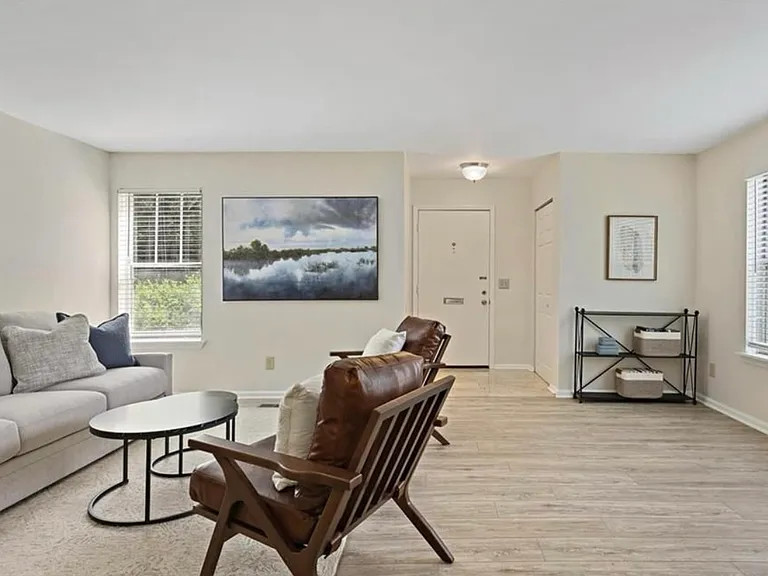 2117 Bucktrout Pl — Photo 3