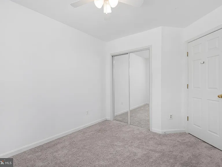 18506 Carriage Walk Cir — Photo 27