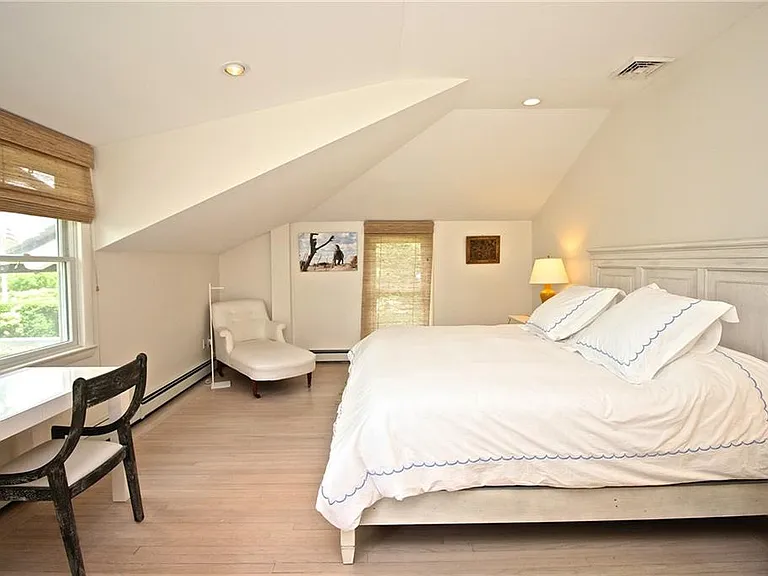 215 Coggeshall Ave — Photo 21