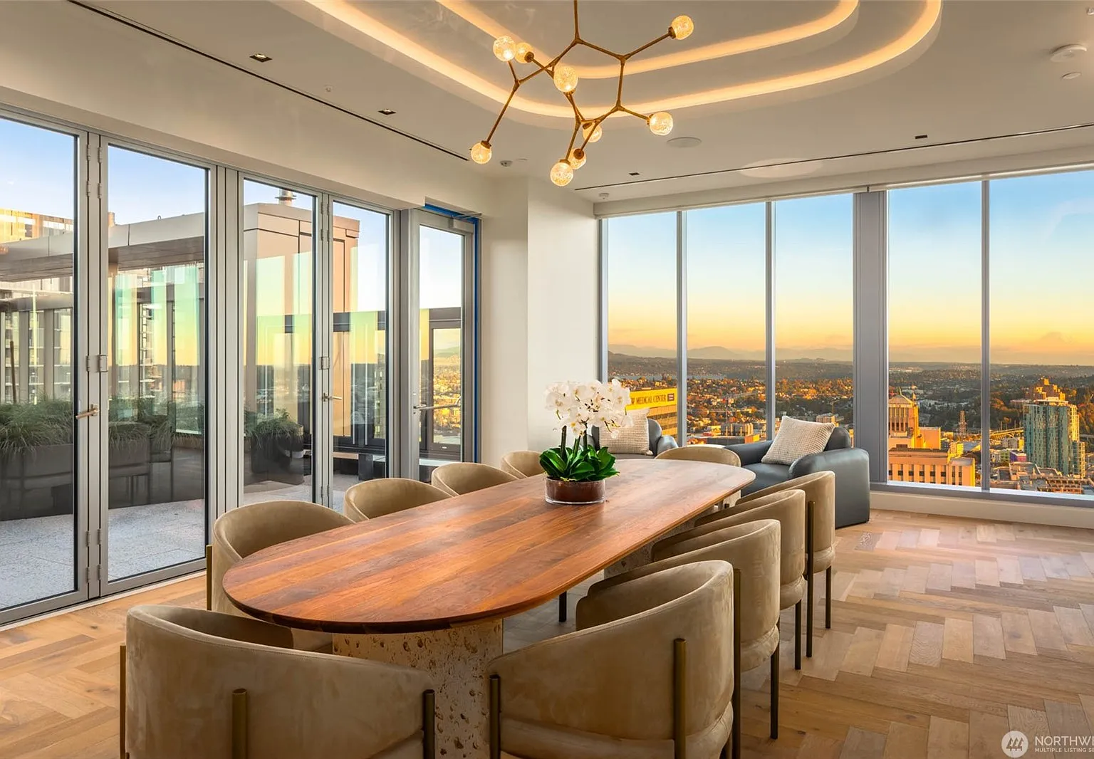 1 bed, 589 sqft, $2,400 — Photo 2