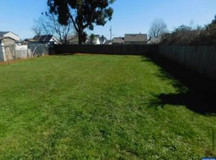 1418 E Lincoln St, Woodburn, OR