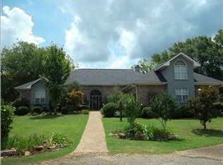 913 Oak Trl, Canton, MS 39046