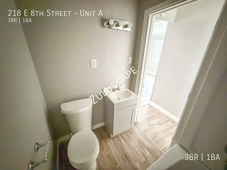 218 E 8th St #A — Photo 6