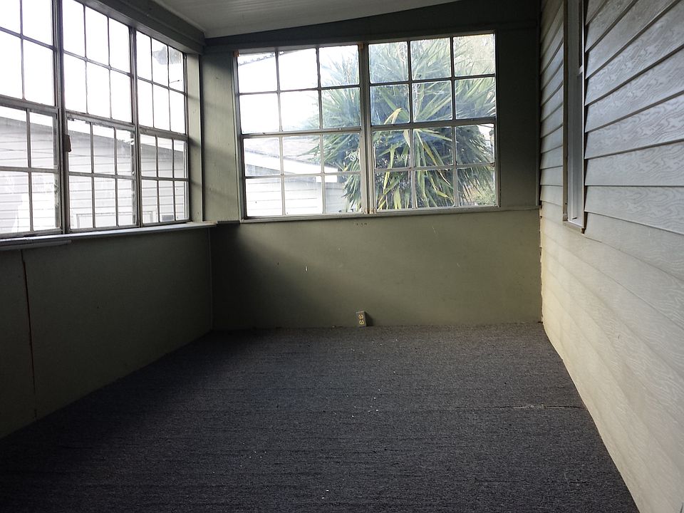2nd image of 335 Franklin St