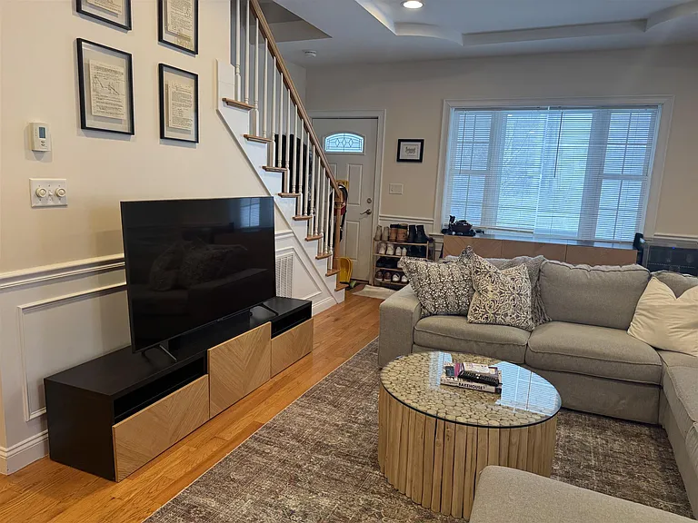 9 Winthrop Ct #1 — Photo 2