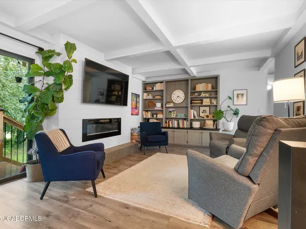 1412 Kingswood Dr, Fulton, MO 65251