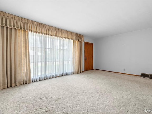 5th image of 103 Irene Dr