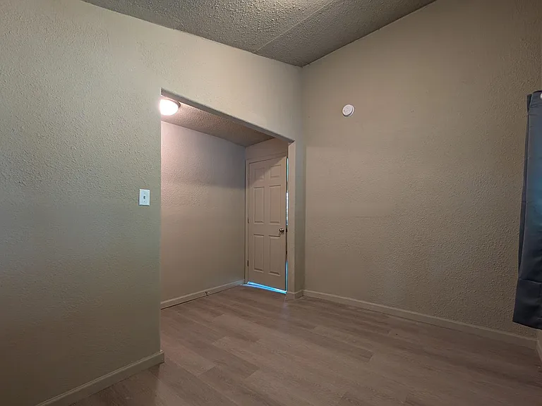 439 S 4th St — Photo 13