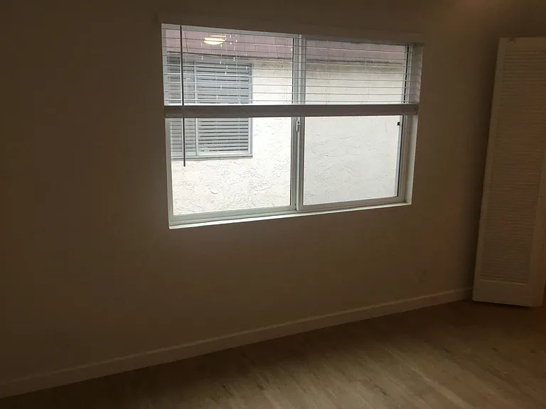 COMPLETELY REMODELED TOWNHOUSE FOR RENT — Photo 15