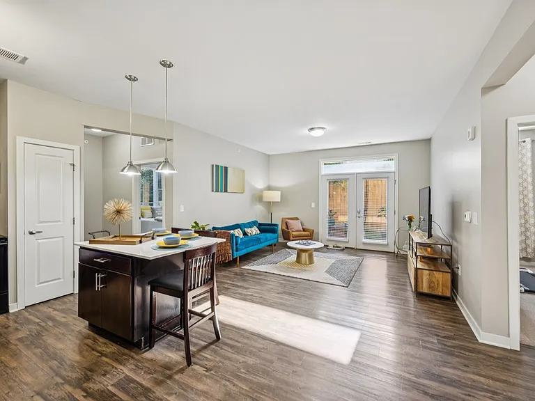 AMP Luxury Apartments — Photo 10