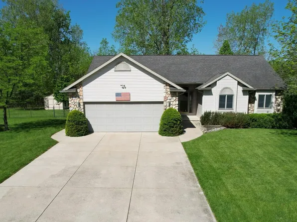 1820 E Elk Ct, Owosso, MI 48867