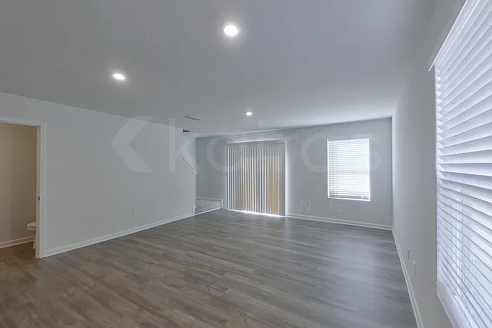 3 bed, 2.5 bath, 1648 sqft, $1,675 — Photo 2