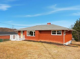 11 Partlow St, Staunton, VA 24401