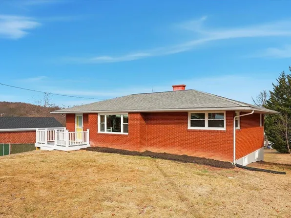 11 Partlow St, Staunton, VA 24401