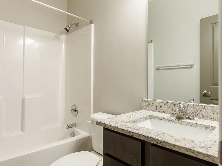 1023 W Gordon St #B3 — Photo 17