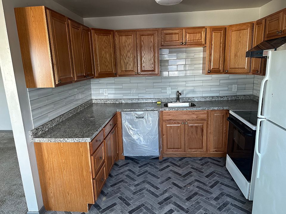 1st image of 824-832 W Greenleaf St #4