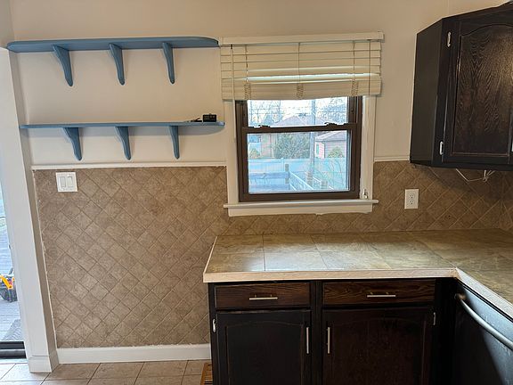 5th image of 8334 Columbia Ave