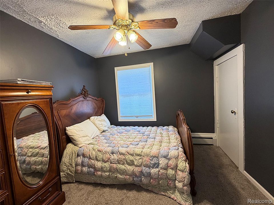 10th image of 20205 Saint Francis St