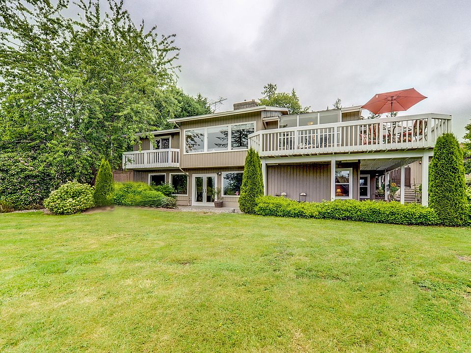 3/4 acre yard, pristine!