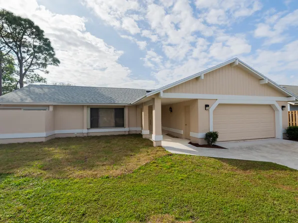 934 SE Atlantus Avenue, Port St Lucie, FL 34983