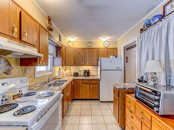 4th image of 67 Meadowbrook Rd