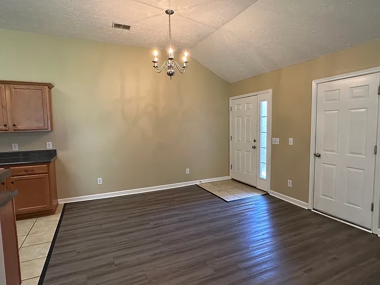 556 Rose Cottage Cir — Photo 5