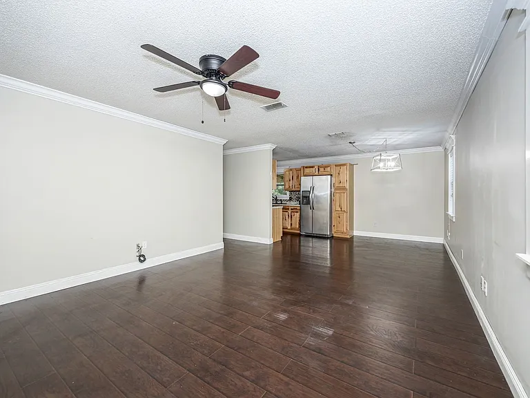 20608 Scarborough Rd — Photo 9