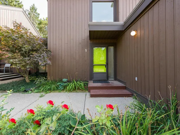 1 Westbury Ct, Ann Arbor, MI 48105