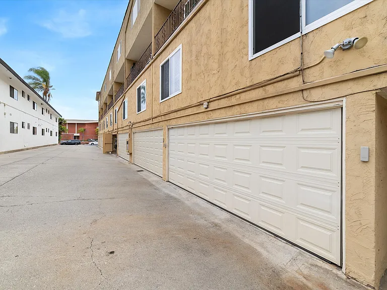 375 E 36th St #6 — Photo 29