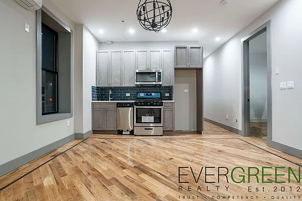 Rented by Evergreen Apartments BK | media 2