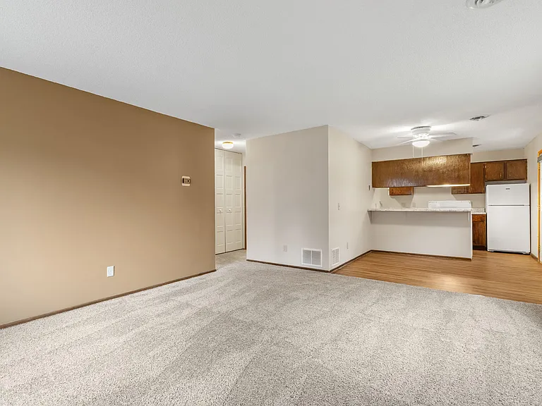 Griffin Court Apartments — Photo 34