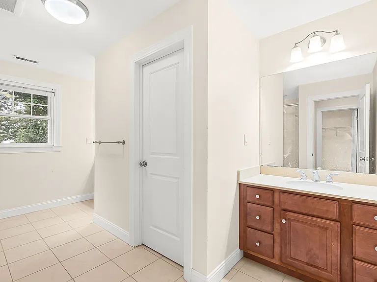 46 Loring Ave — Photo 32