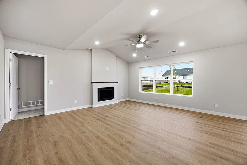 3 bed, 2.0 bath, 1710 sqft, $2,600 — Photo 3