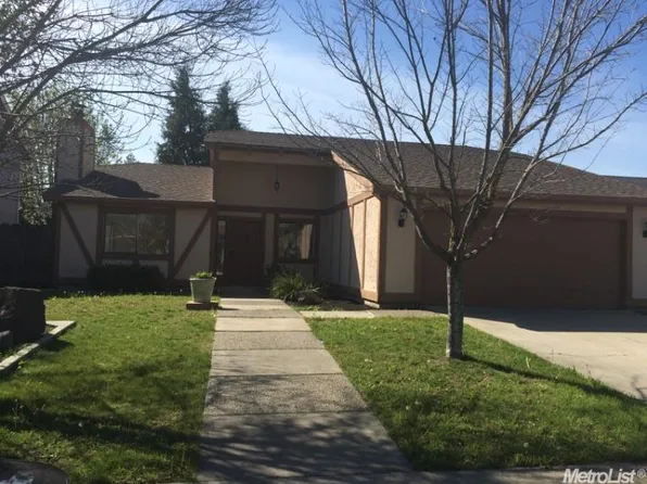 46 Willowood Dr, Oakdale, CA 95361