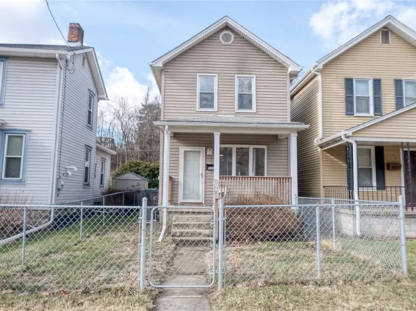 301 Clinton Ave, Oakdale, PA 15071