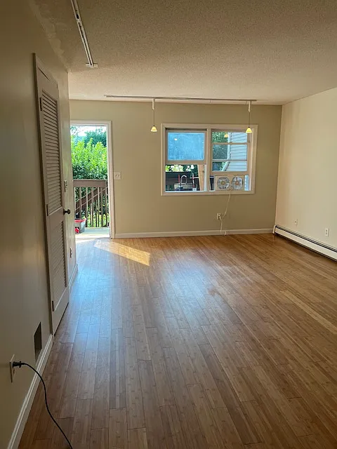 93 E Main St