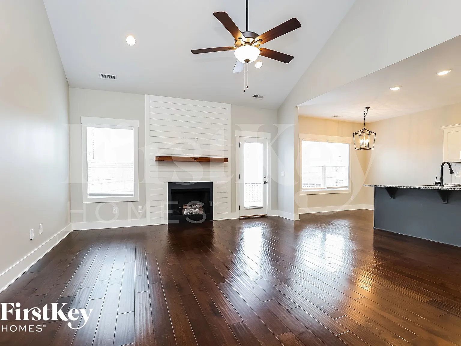 3 bed, 3.0 bath, 1919 sqft, $2,025 — Photo 2
