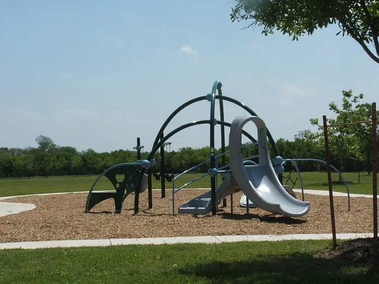 14001 Cambourne Dr — Photo 39