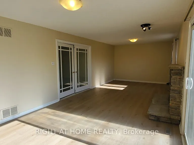 2406 Poplar Cres — Photo 21