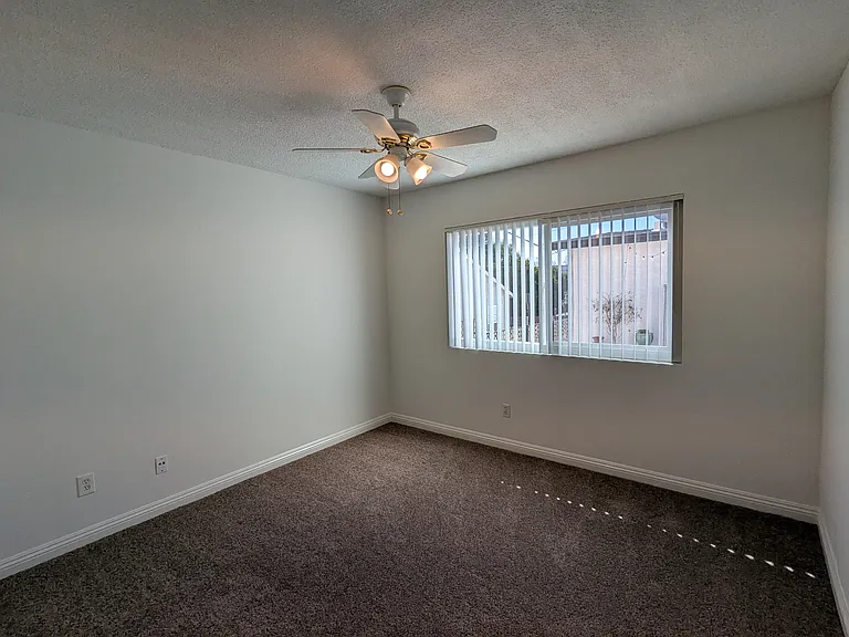1009 E Grand Ave #1 — Photo 10