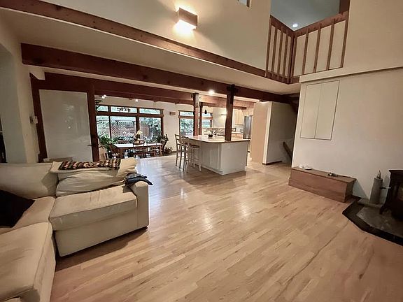 3rd image of 1555 Oak Ave