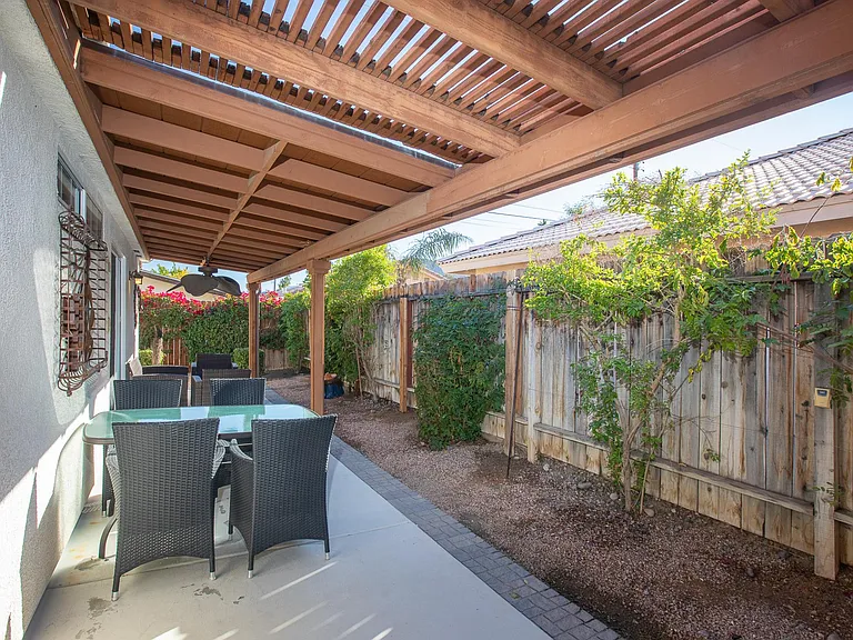 51880 Avenida Madero — Photo 13