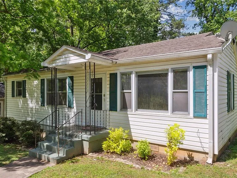 1682 Bridgeport Dr NE — Photo 4